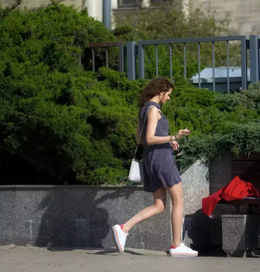 10 Benefits of Wearing a Crossbody Bag