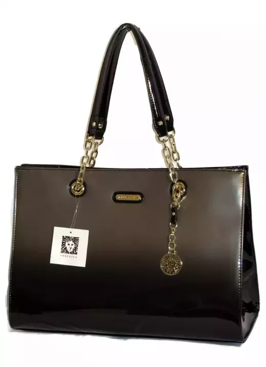 9 Reasons to Add a Chic Clutch to Your Accessories Collection